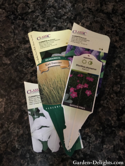 Garden plant information tags are flowering and potted plants. plastic plant labels, sunshade labeling, plant watering labeling, plant size labeling.
